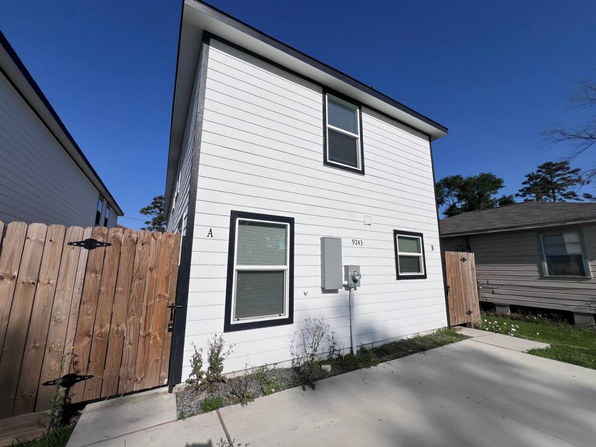 House for rent at 9243 Seeker St, Houston, TX 77028