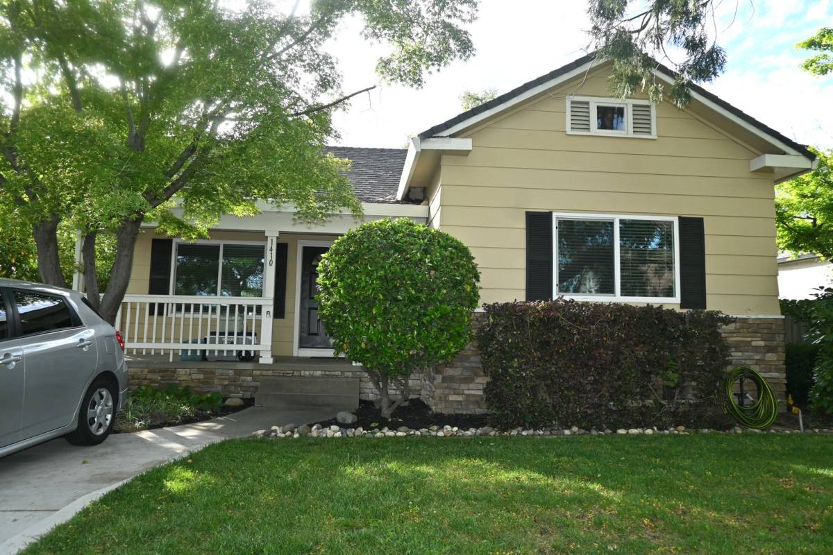 House for rent at 1410 54th St, Sacramento, CA 95819
