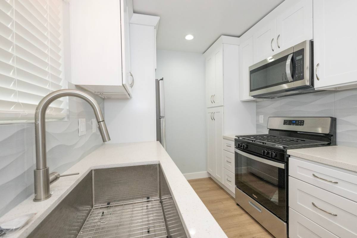 Apartment for rent at 418 N Broadway, Redondo Beach, CA 90277