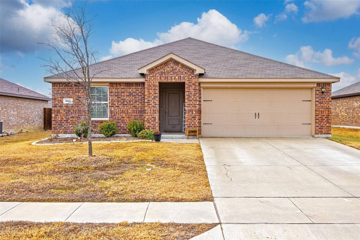 House for rent at 904 Saddle Horn Way, Royse City, TX 75189