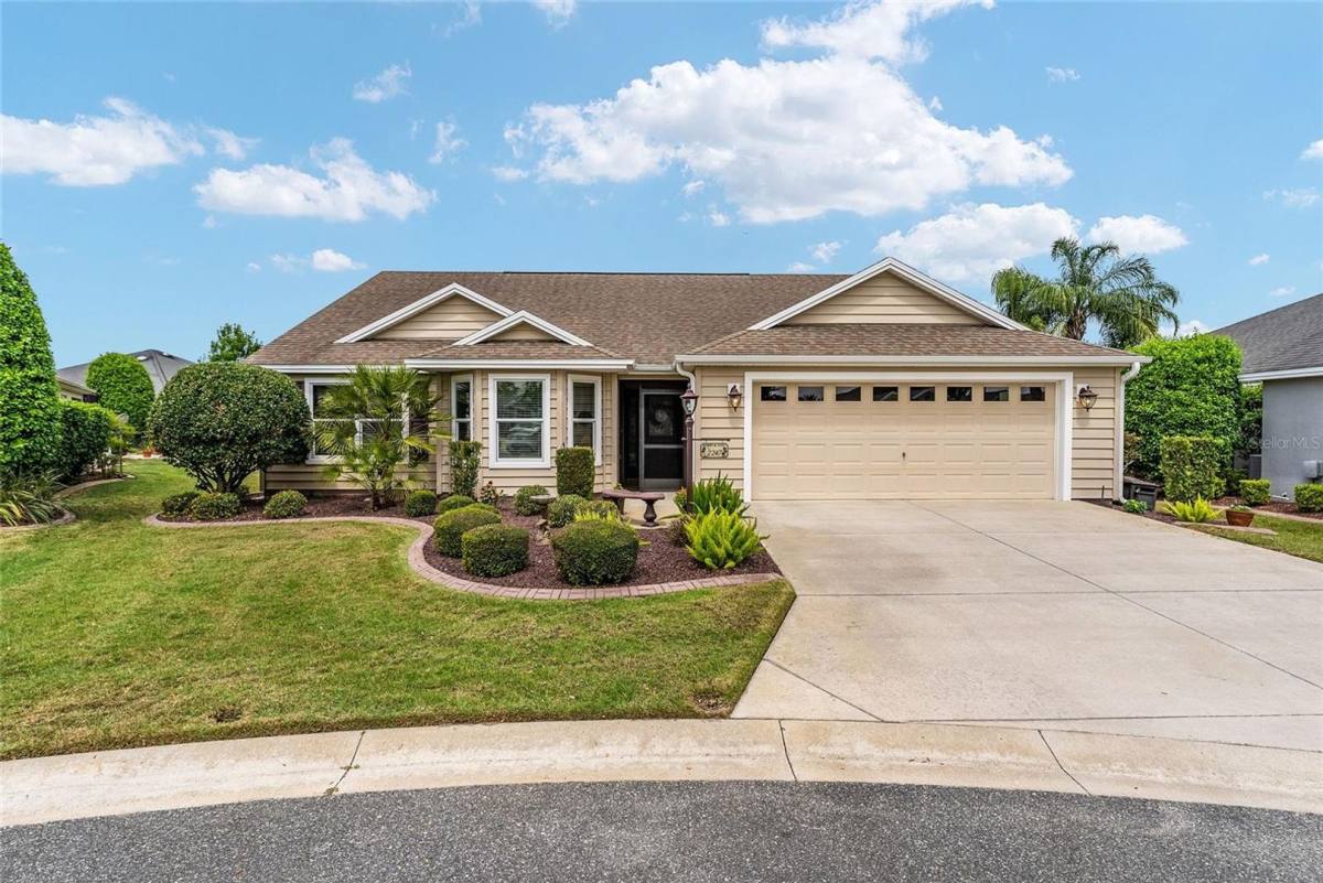 House for rent at 2247 Valley Oak St, The Villages, FL 32162