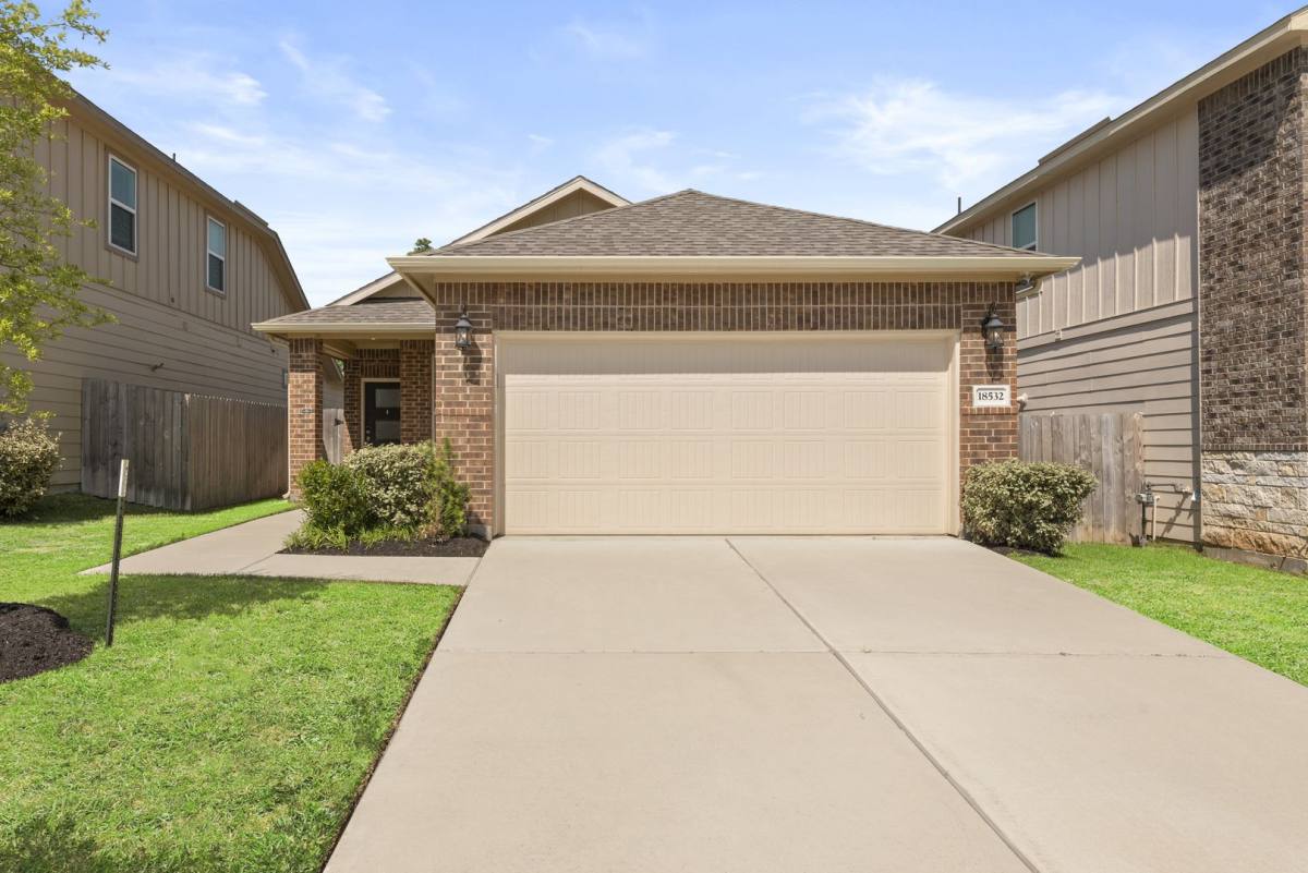 House for rent at 18532 Meadow Point Lane, Montgomery, TX 77316
