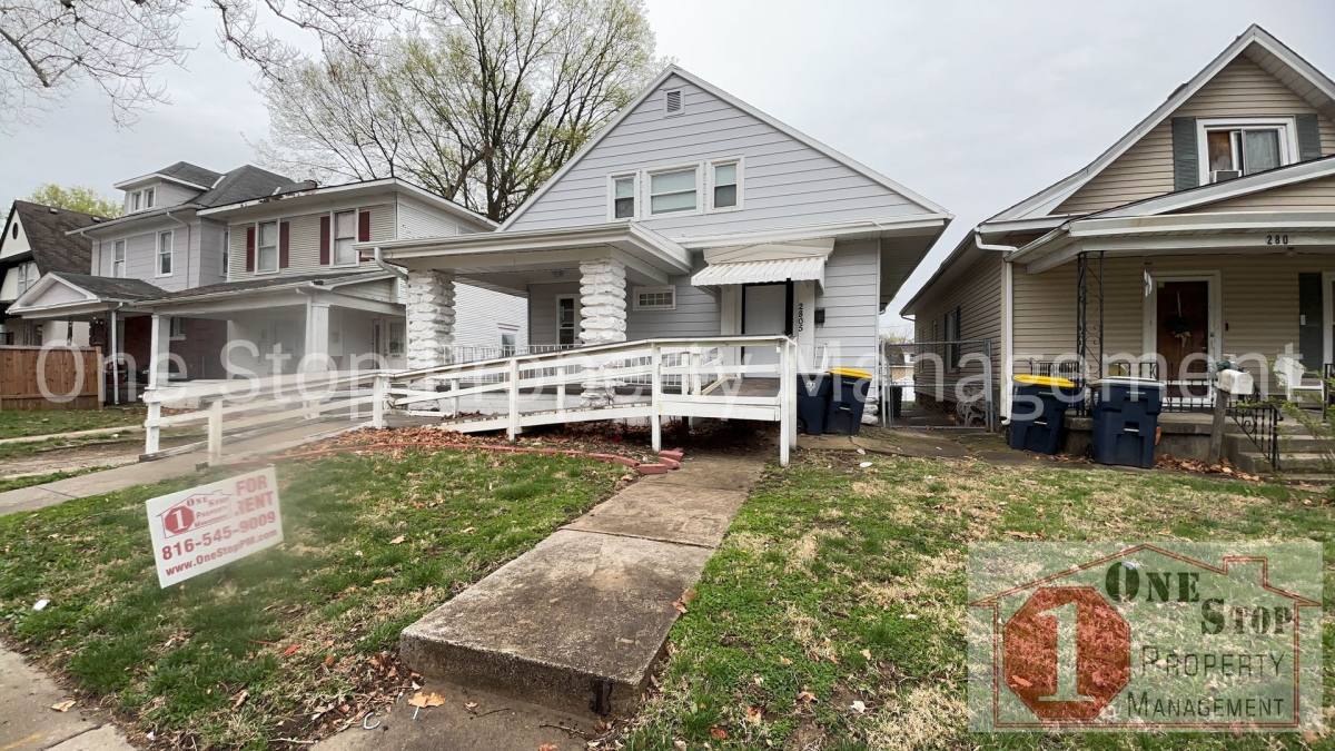 House for rent at 2805 E 33rd St, Kansas City, MO 64128