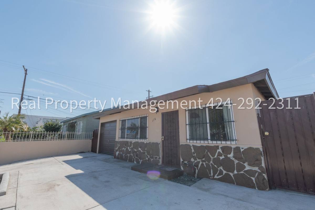 House for rent at 116 W 98th St, Los Angeles, CA 90003