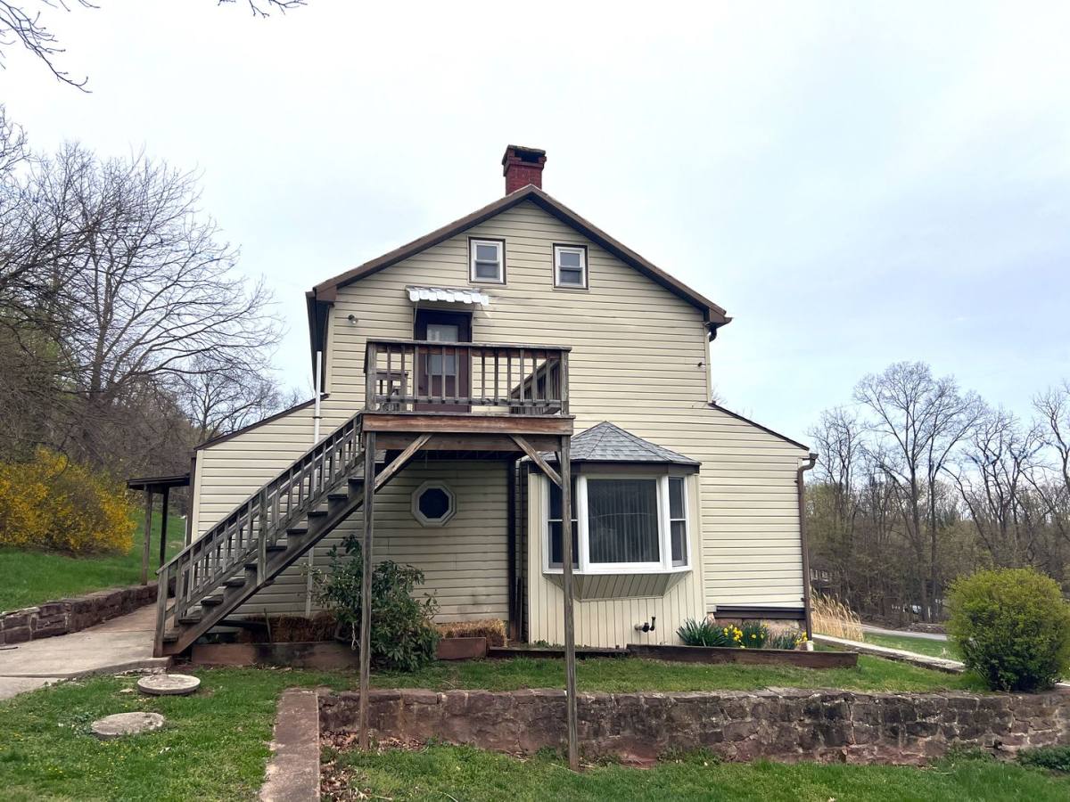 House for rent at 5271 Nursery Rd, Dover, PA 17315