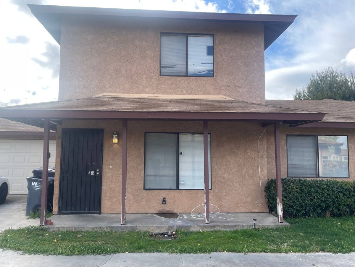 Apartment for rent at 540 E Lancaster Blvd, Lancaster, CA 93535