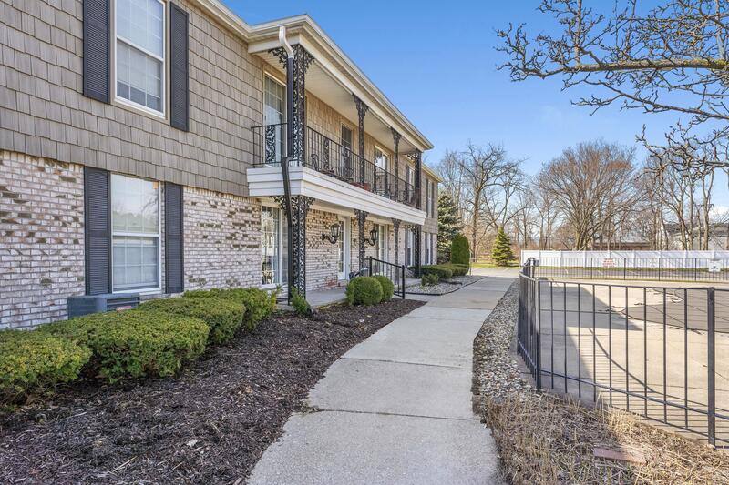 Condo for rent at 24360 E River Rd #33, Grosse Ile, MI 48138
