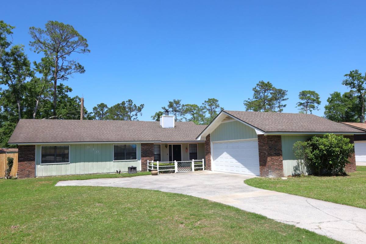 House for rent at 910 Madison Ave, Valdosta, GA 31602