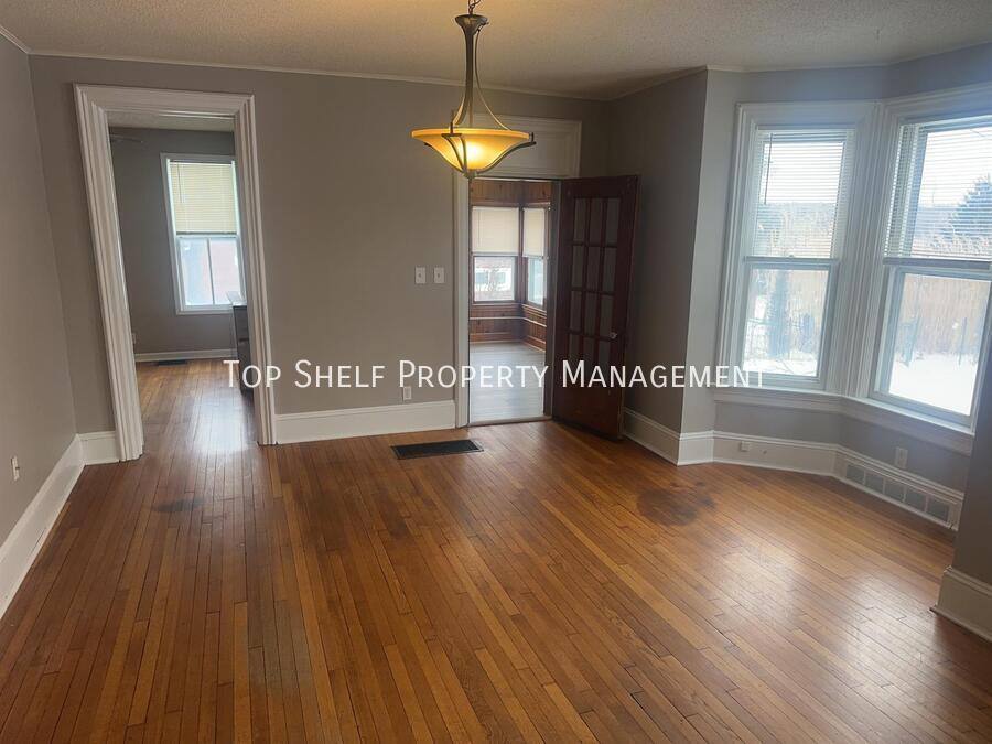 Apartment for rent at 1233 72nd St #1, Windsor Heights, IA 50324