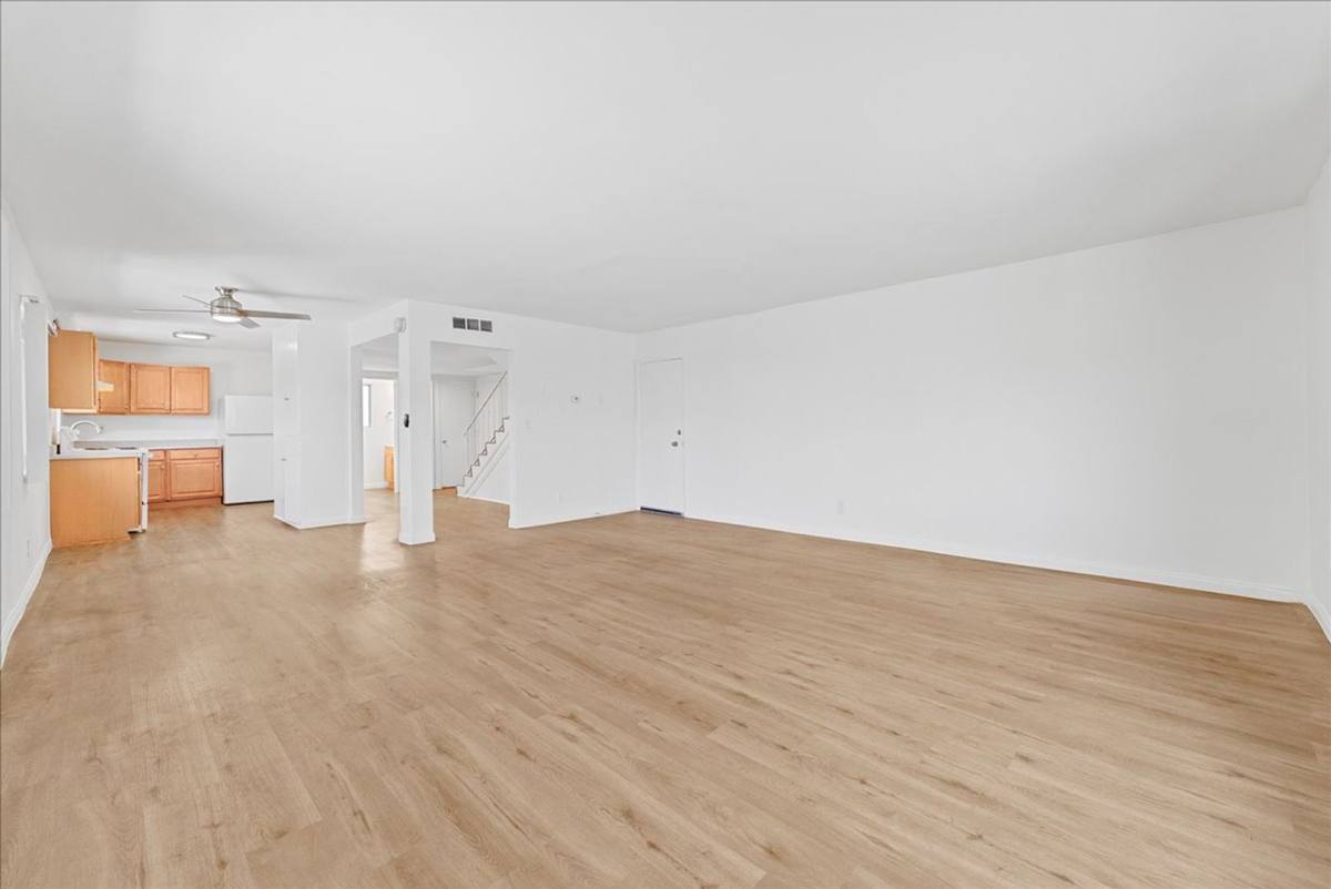 Apartment for rent at 5709 Hazeltine Ave #2, Van Nuys, CA 91401