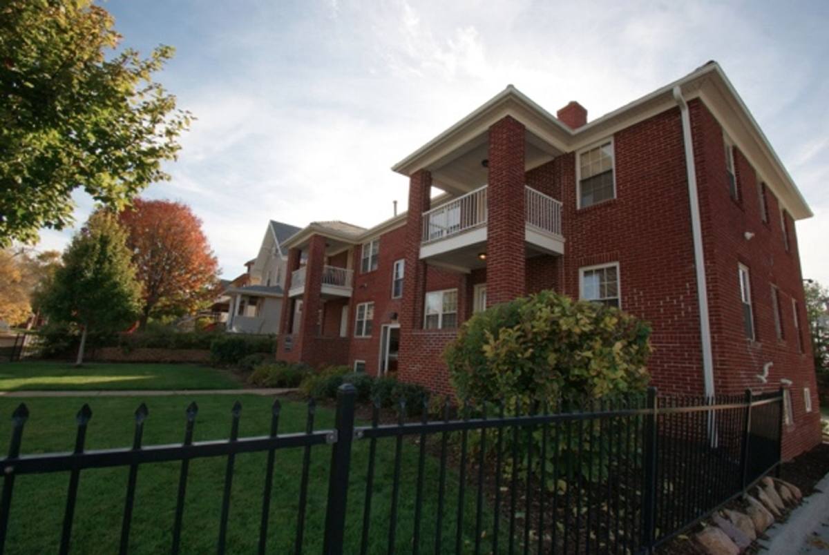 Apartment for rent at 814 S 38th St, Omaha, NE 68105