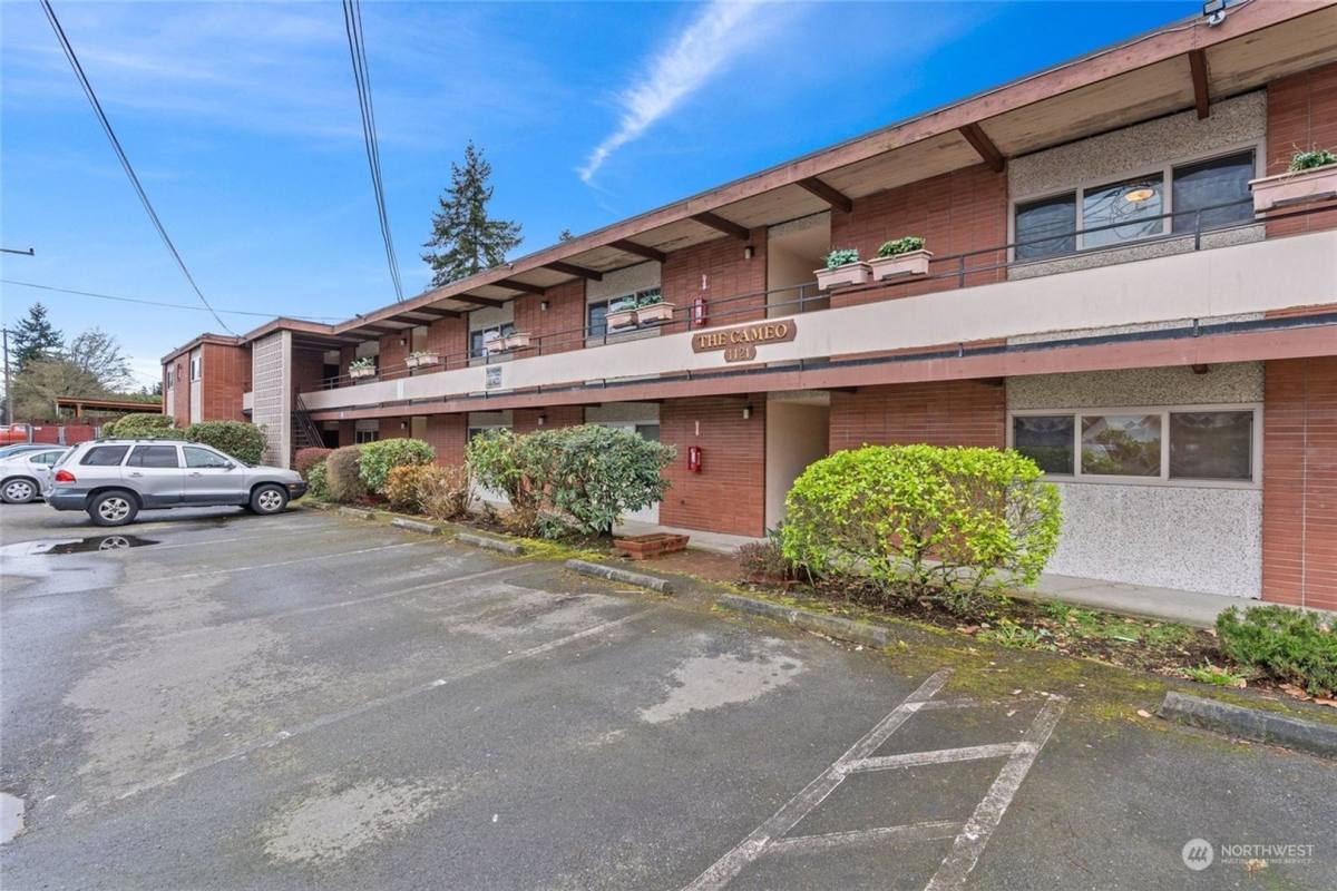 Apartment for rent at 1121 SW 126th St, Seattle, WA 98146
