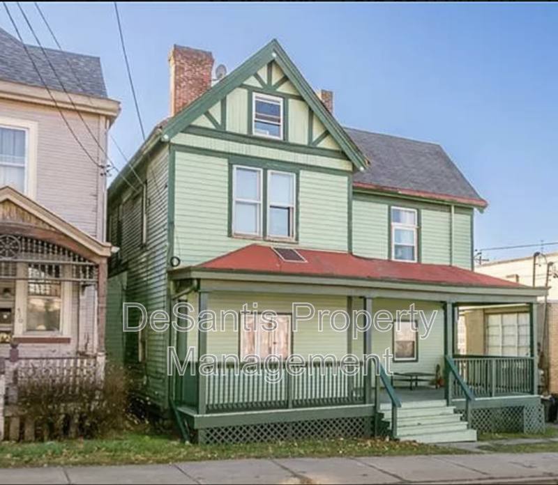 Apartment for rent at 508 Chestnut St, Carnegie, PA 15106