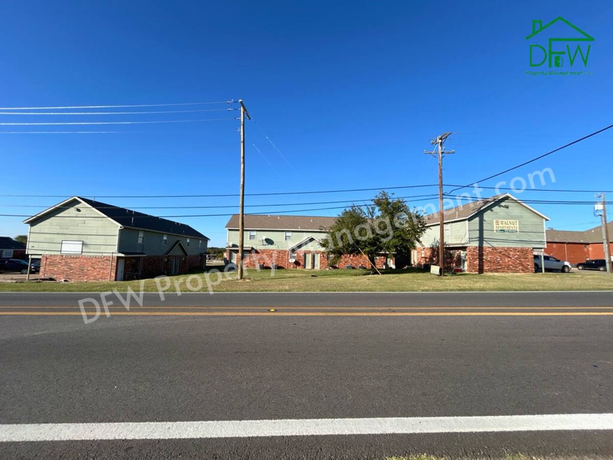 Townhouse for rent at 809 W Walnut St, Celina, TX 75009