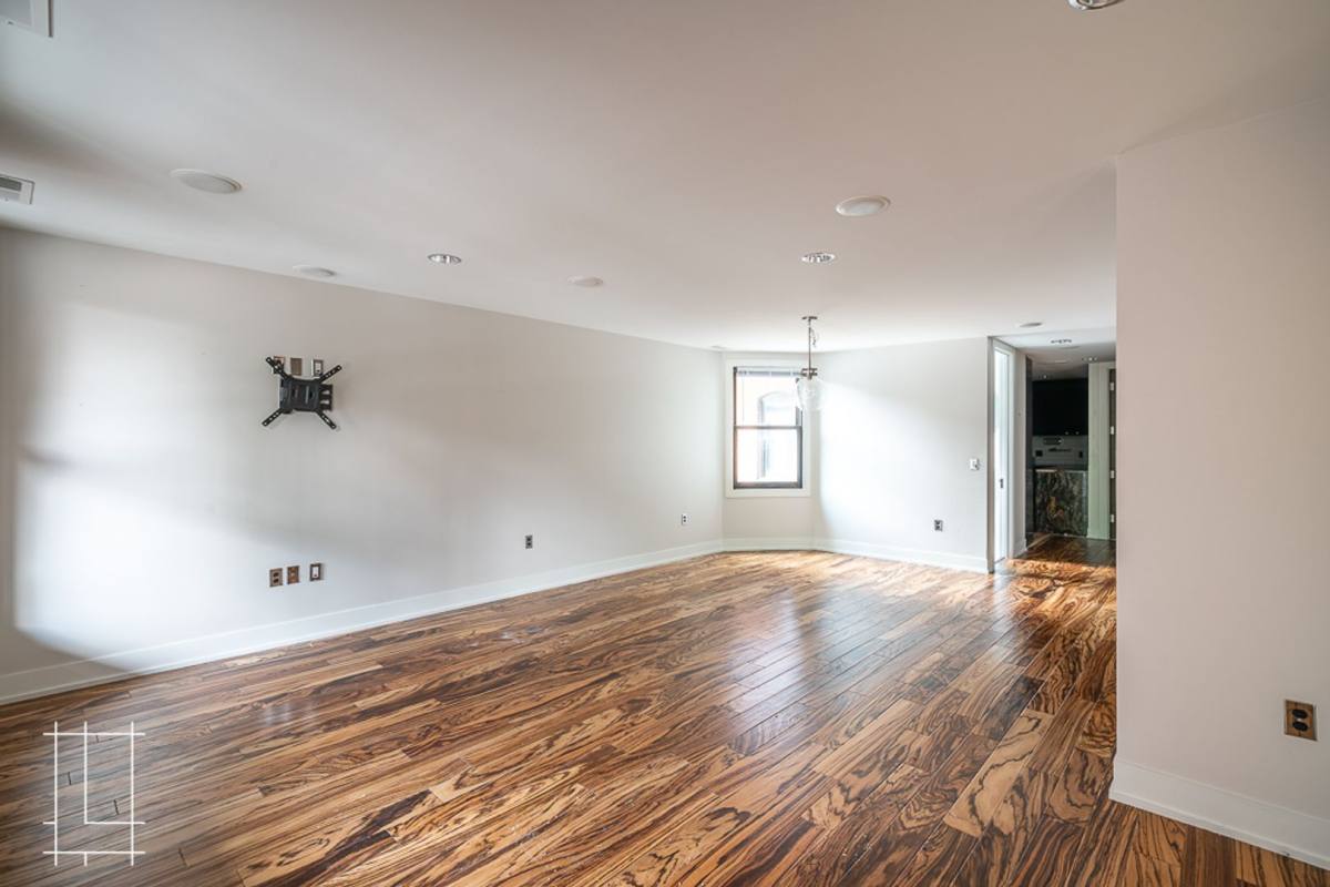 Apartment for rent at 970 N High St, Columbus, OH 43201