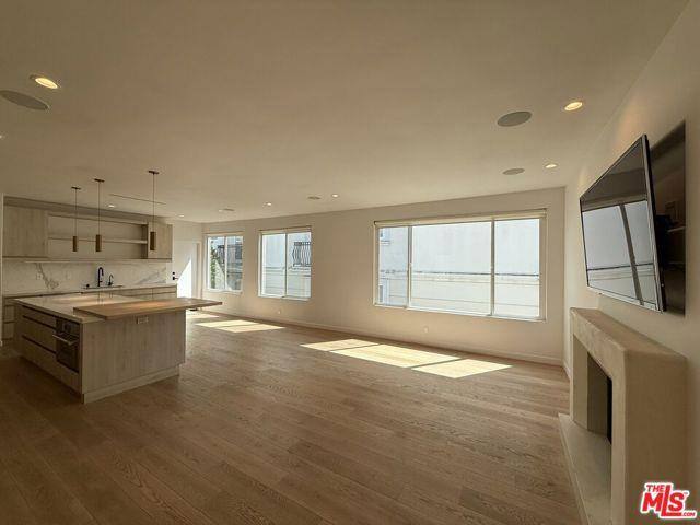 Apartment for rent at 125 S Elm Dr #202, Beverly Hills, CA 90212