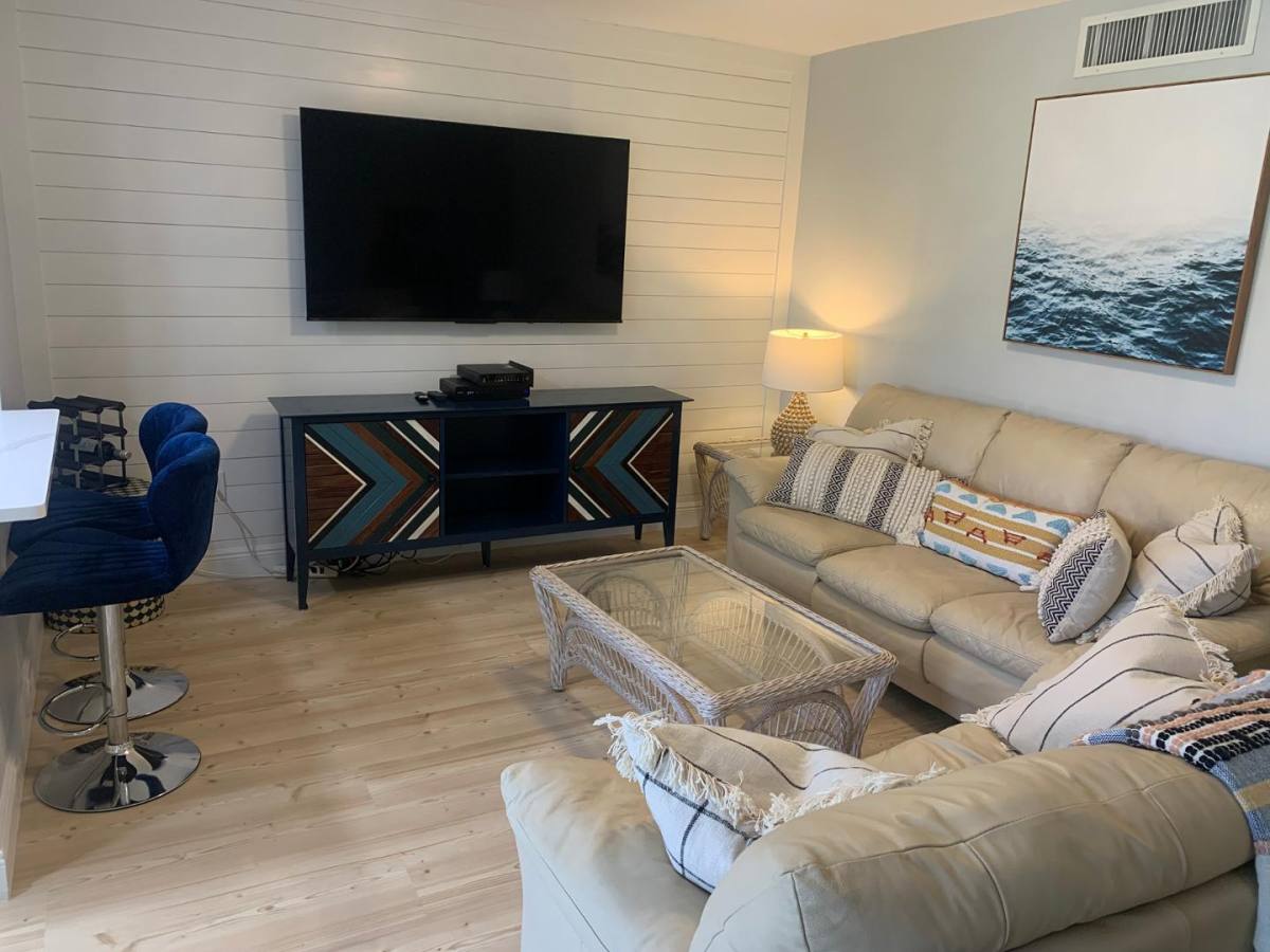 Condo for rent at 275 Palm Ave #D204, Jupiter, FL 33477