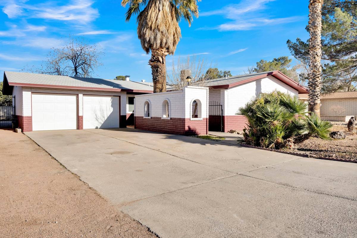 House for rent at Camelot Gardens, 1950 Camelot Dr, Las Cruces, NM 88005