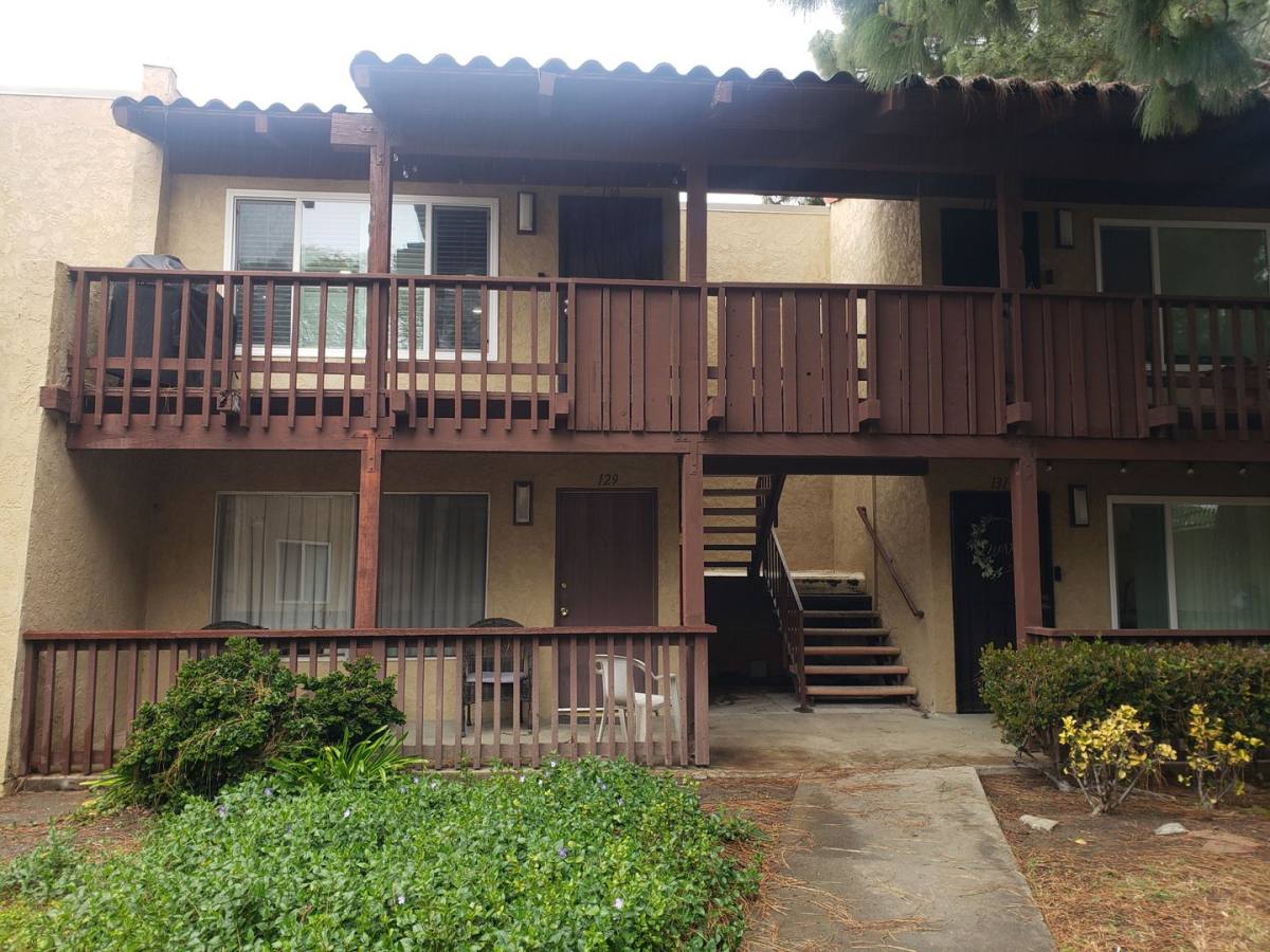 House for rent at 1000 W Macarthur Blvd, Santa Ana, CA 92707