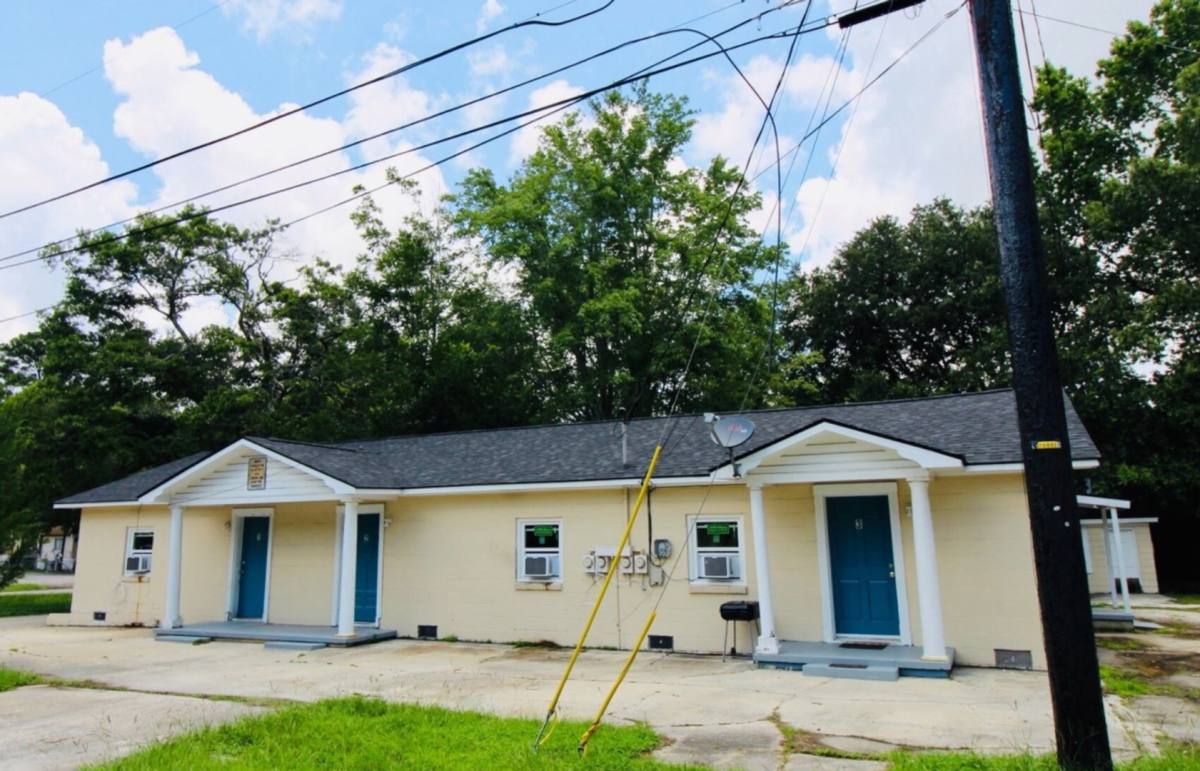 Apartment for rent at 1946 Iron St, North Charleston, SC 29405