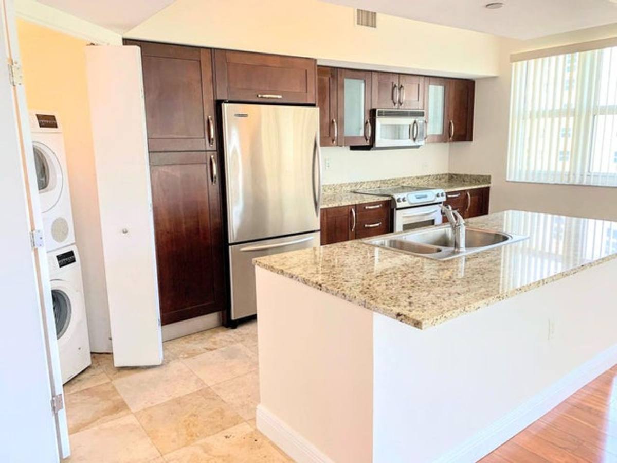 Apartment for rent at 19900 E Country Club Dr, Miami, FL 33180