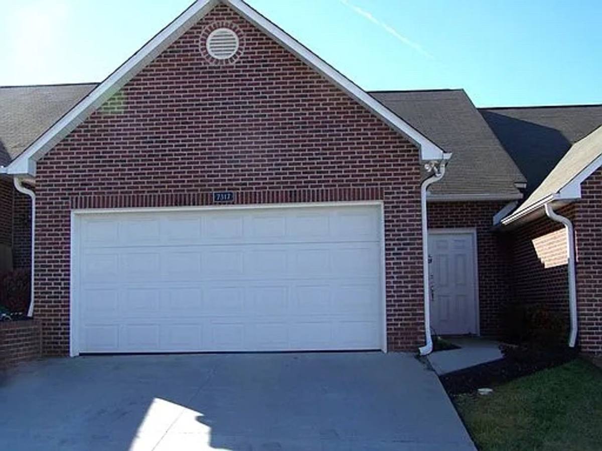 Townhouse for rent at 7313 Long Shot Lane, Knoxville, TN 37918