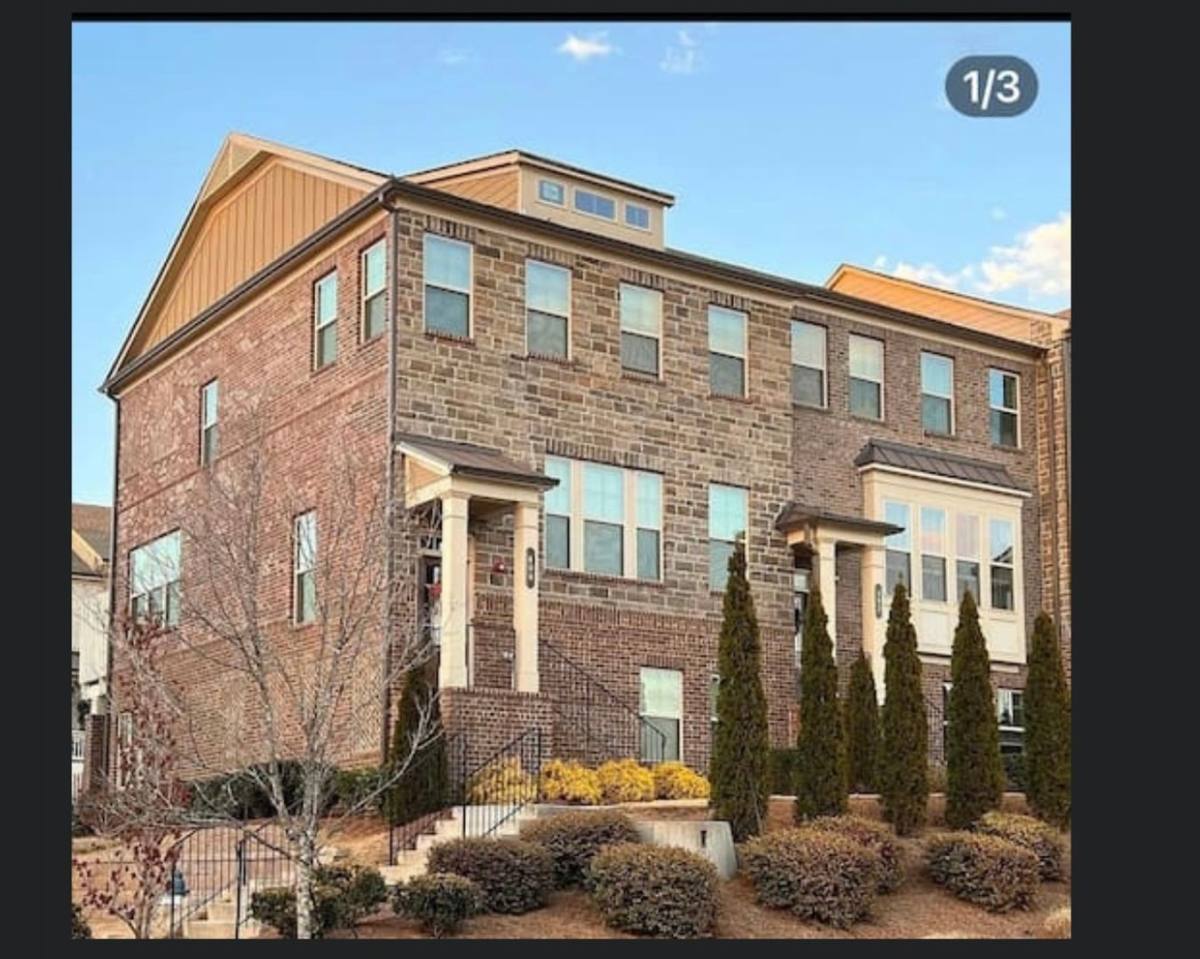 Townhouse for rent at 400 Montclair Court, Woodstock, GA 30188