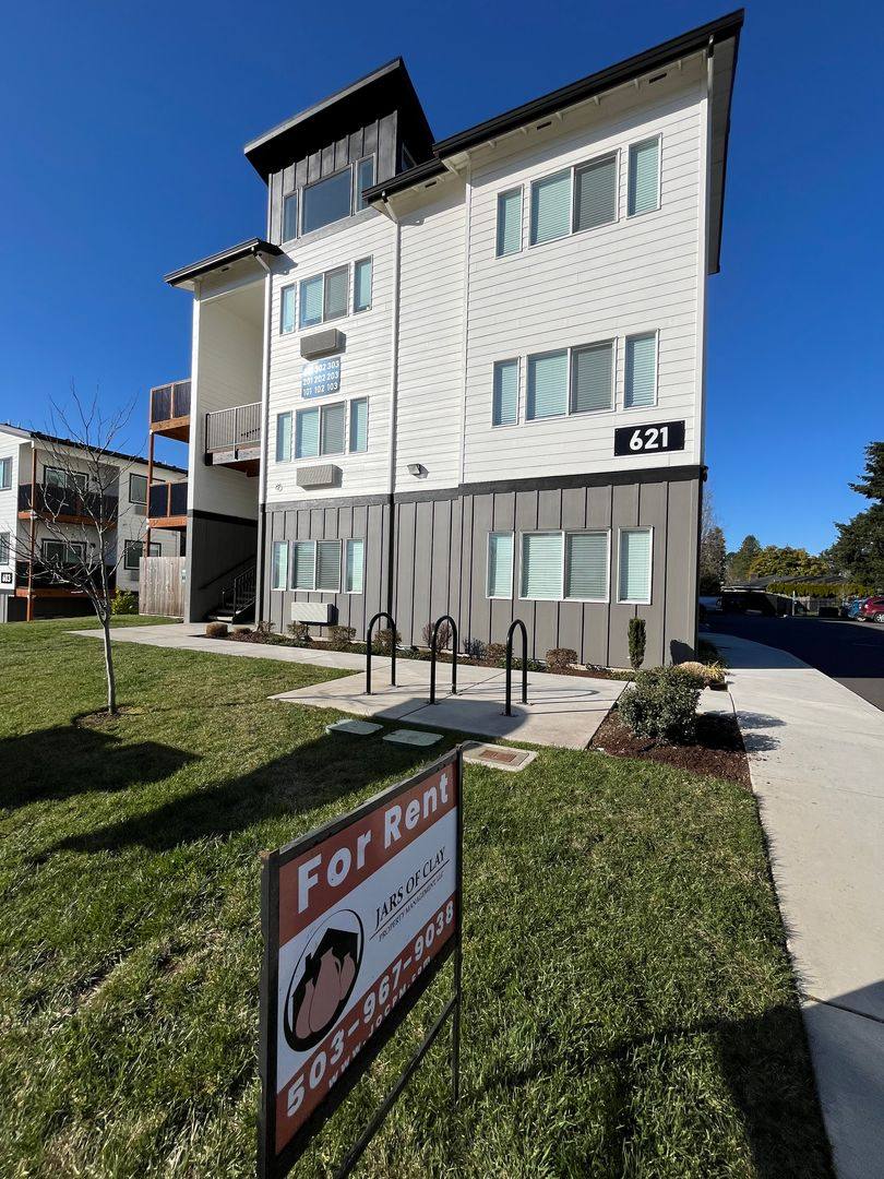 Apartment for rent at 621-646 Plymouth Dr NE, Salem, OR 97303
