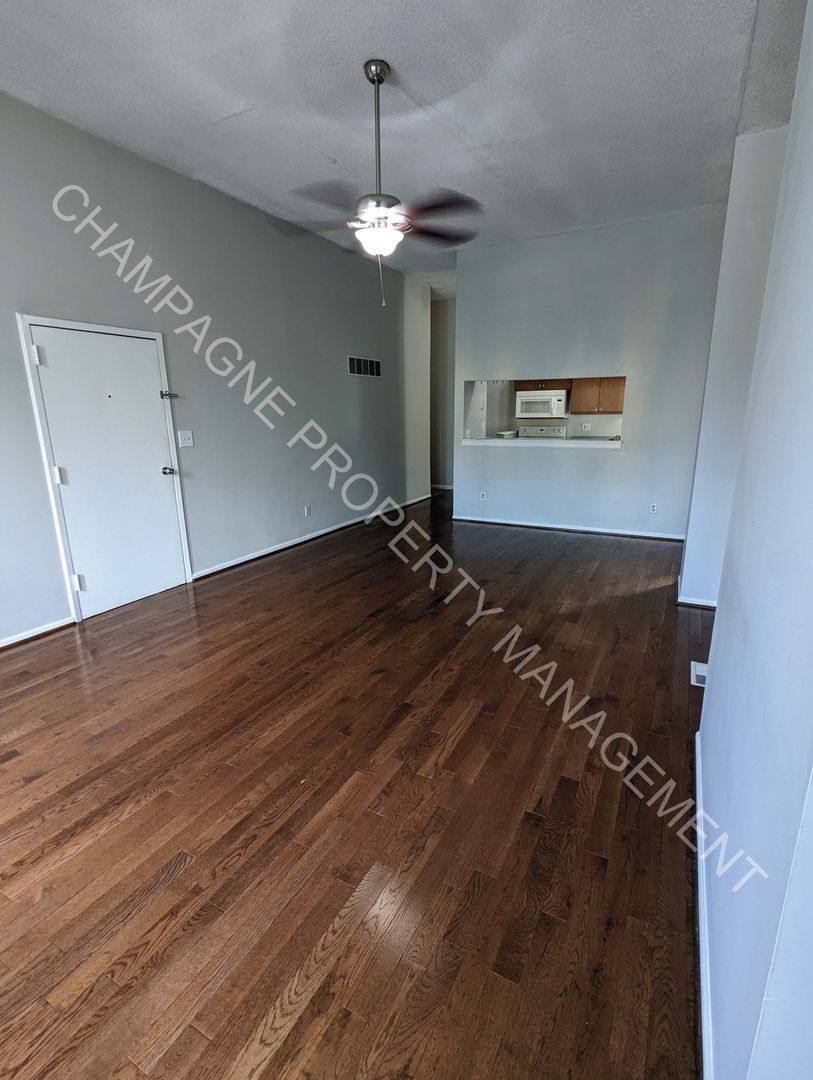 Apartment for rent at 1646 1648 Summit St, Kansas City, MO 64108