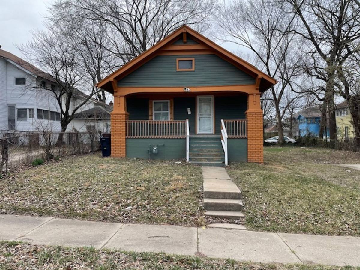 House for rent at 3011 E 37th St, Kansas City, MO 64128
