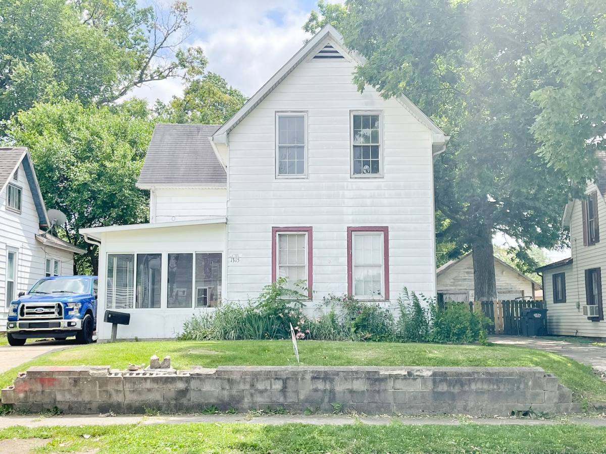 House for rent at 1315 W 5th St, Anderson, IN 46016