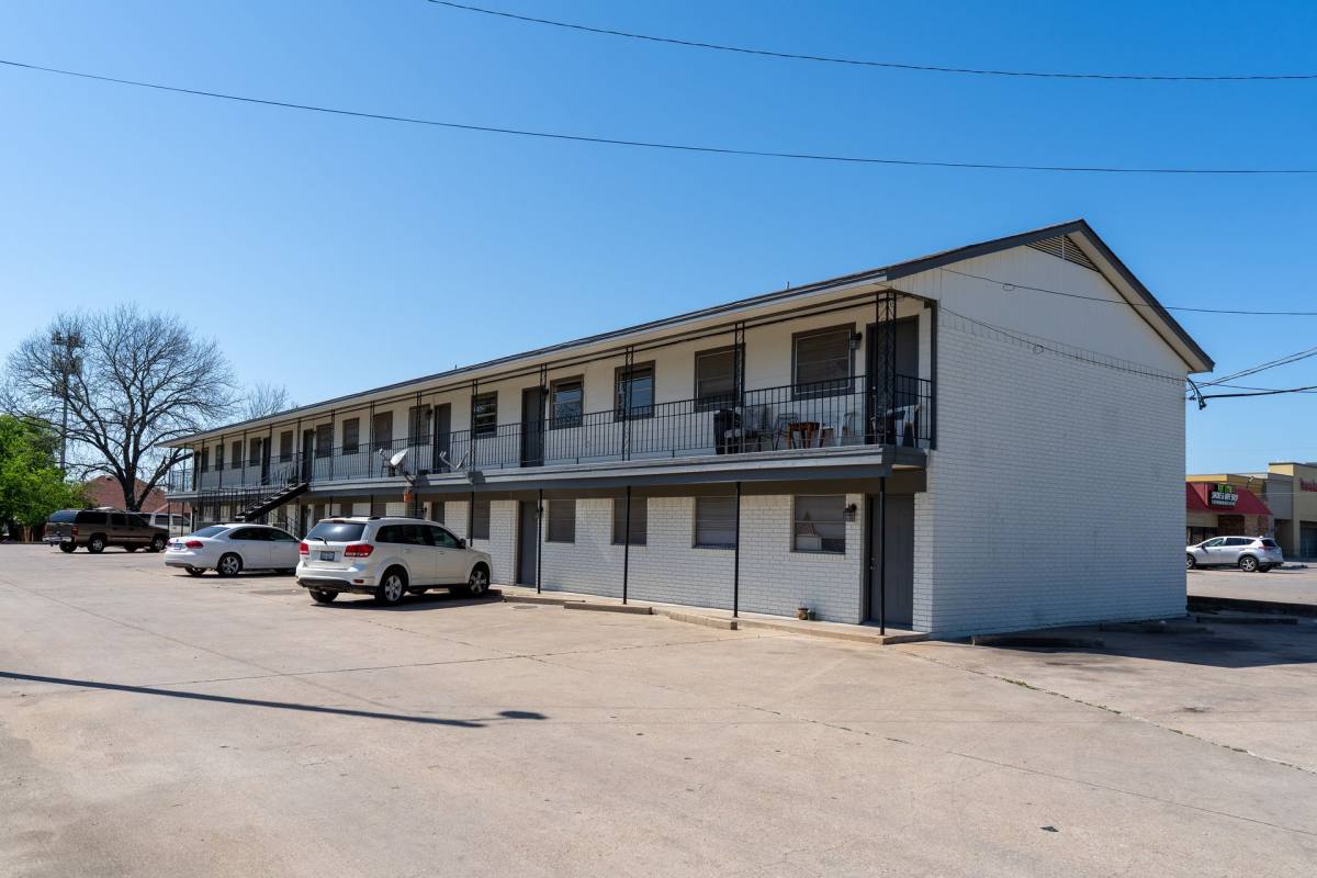 Apartment for rent at 230 S Waco, Hillsboro, TX 76645