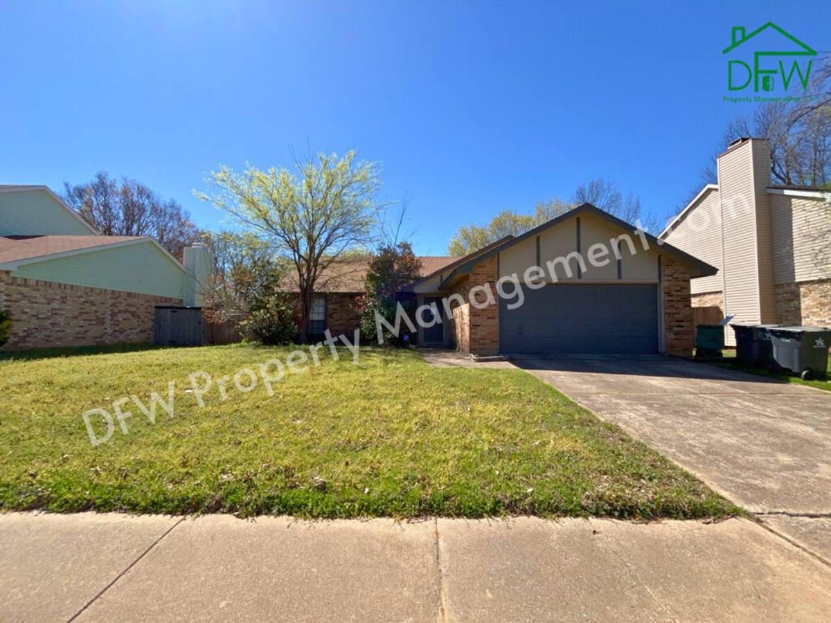 House for rent at 6808 Greenspring Dr, Arlington, TX 76016