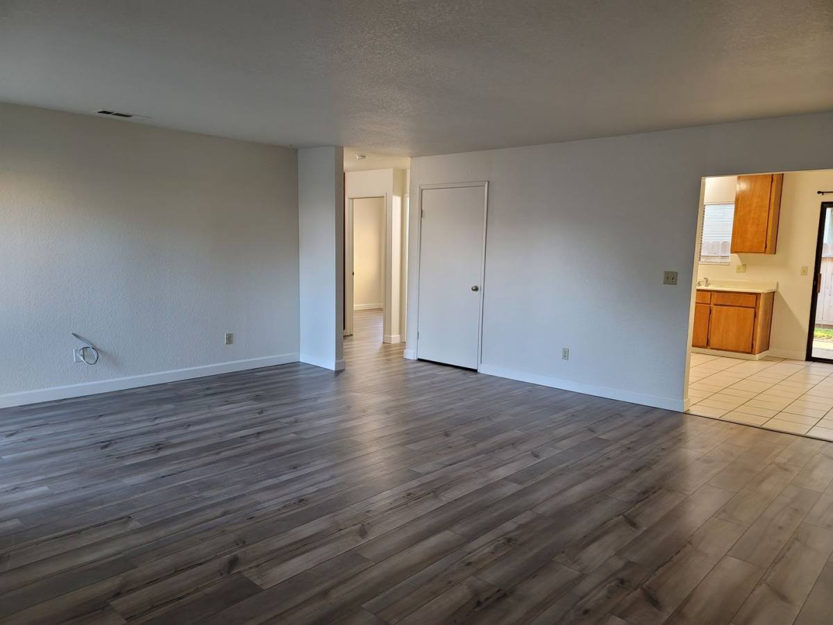 Apartment for rent at 551-577 Rose Court, Waterford, CA 95386