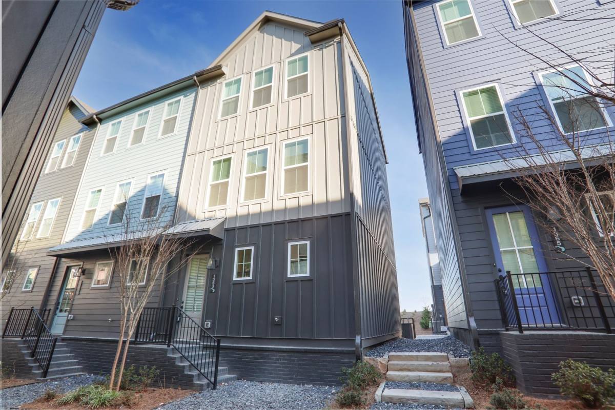 Townhouse for rent at 1377 Cozy Circle SE, Atlanta, GA 30315