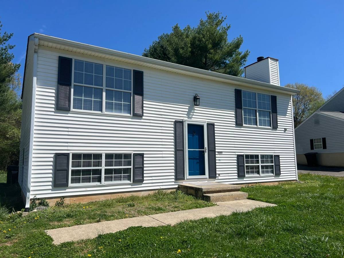 House for rent at 909 Samantha Circle, Roanoke, VA 24019