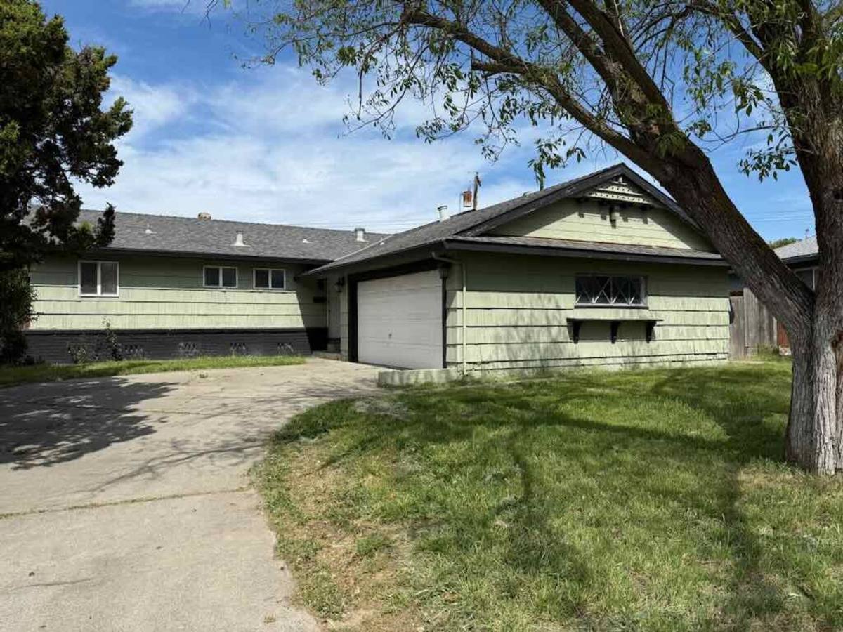 House for rent at 6917 Milbrook Way, Sacramento, CA 95823