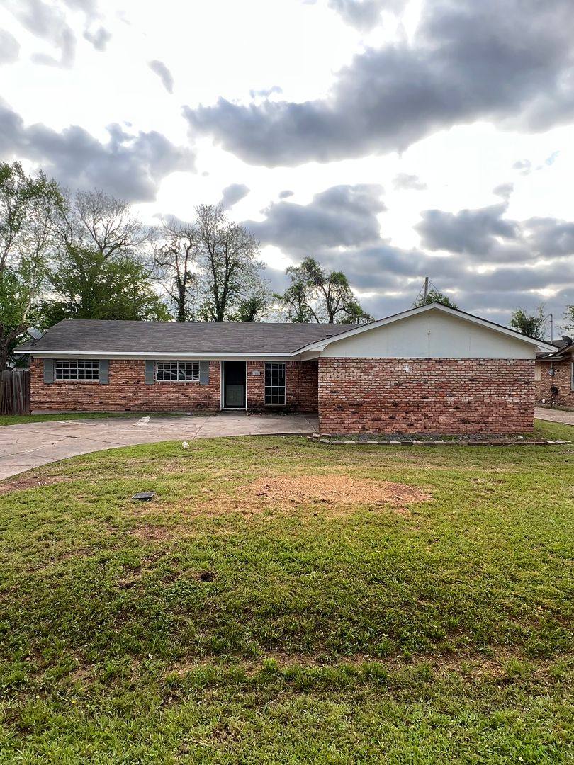 House for rent at 11121 Woodmere Dr, Shreveport, LA 71115