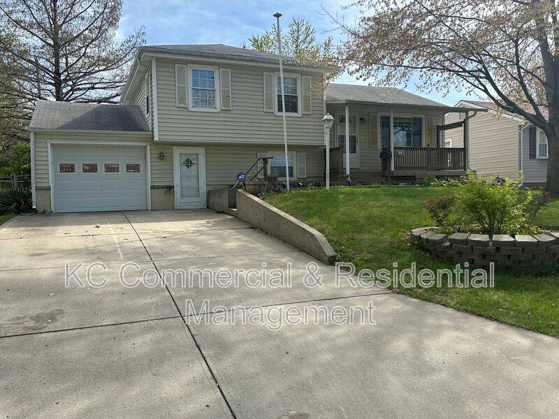 House for rent at 7809 NE San Rafael Dr, Kansas City, MO 64119