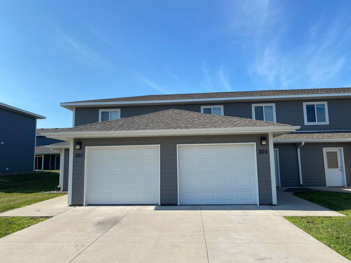 Apartment for rent at 901 E Olive St, Marshalltown, IA 50158
