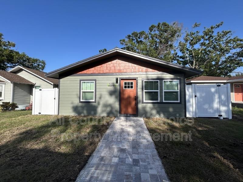 House for rent at 3235 Queen St N, Saint Petersburg, FL 33713