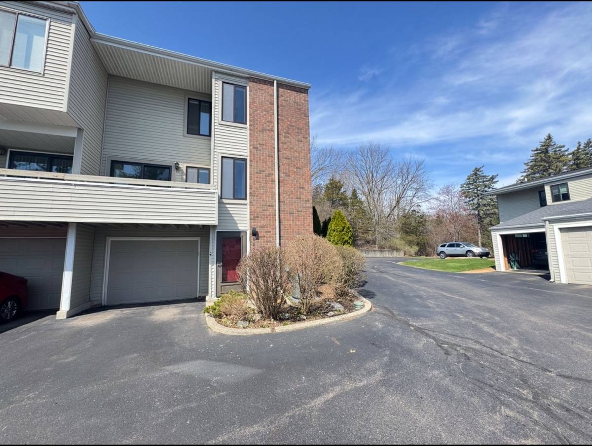 Apartment for rent at 6225 Acropolis Dr, Grand Rapids, MI 49546