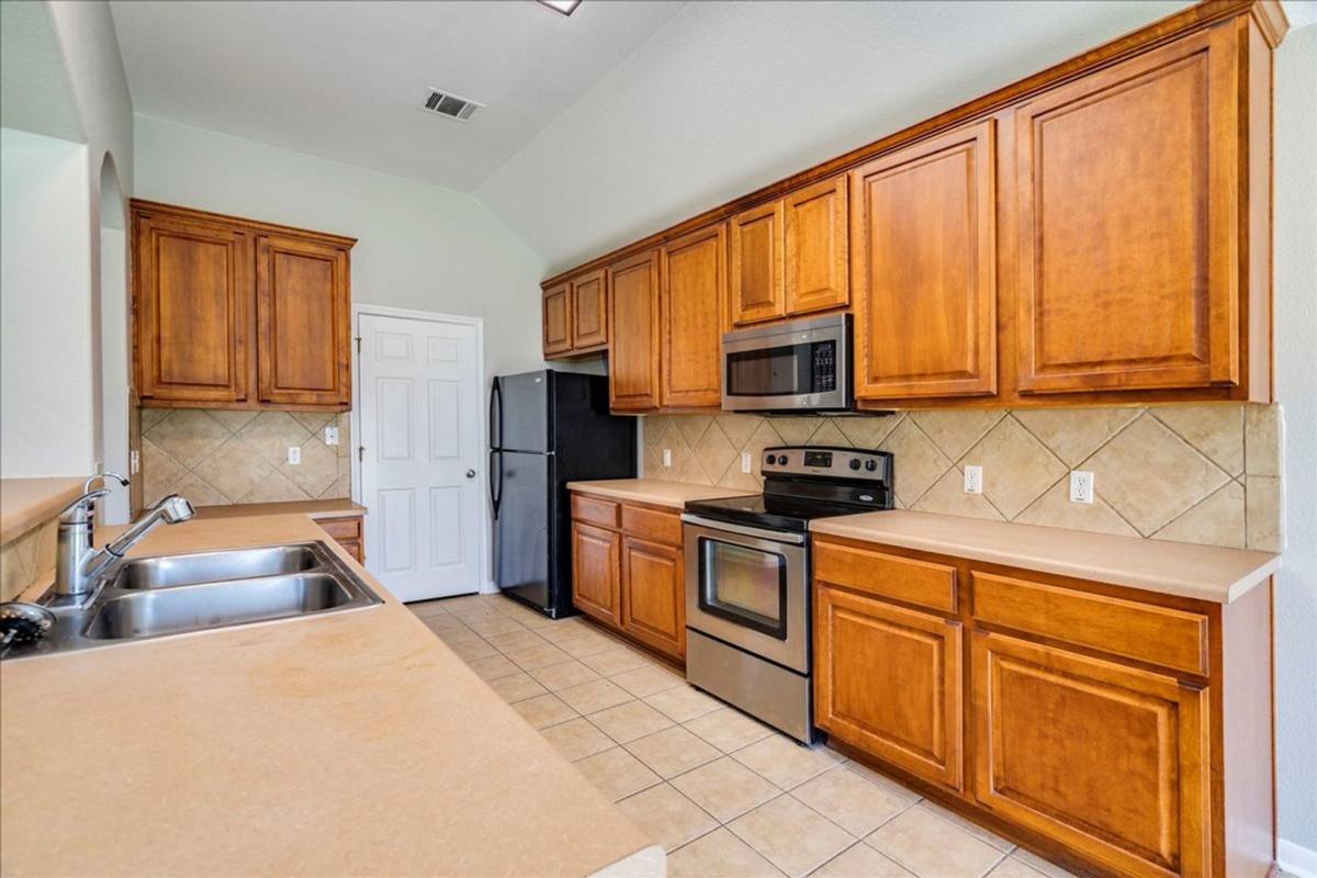 House for rent at 126 Hyltin St, Hutto, TX 78634