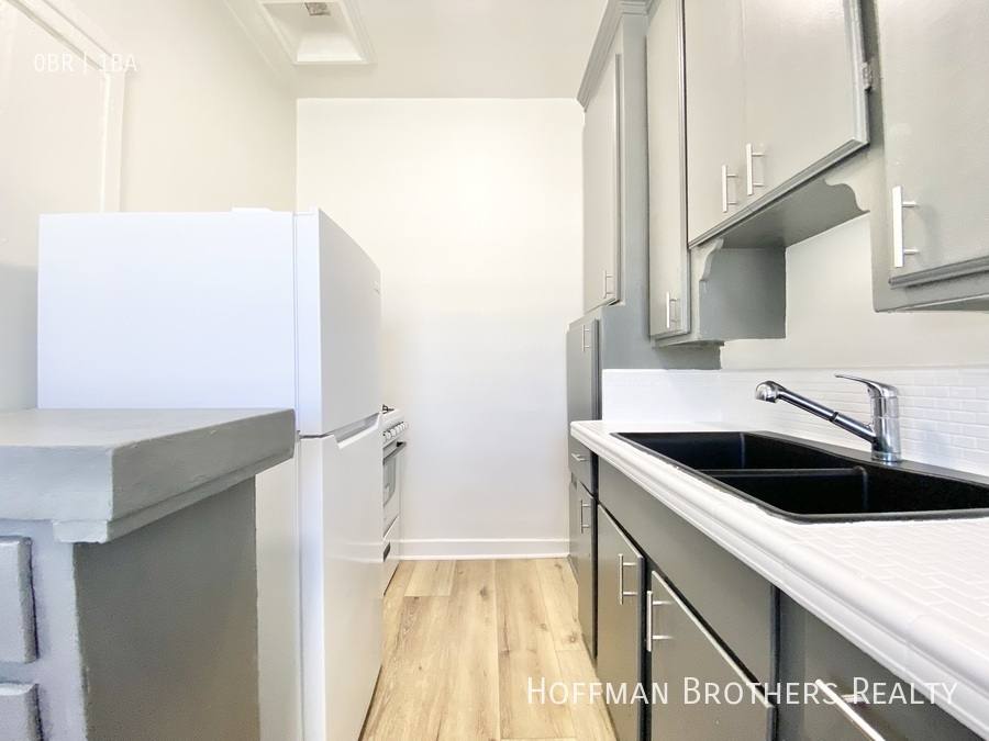 Apartment for rent at 456 S Catalina St #110, Los Angeles, CA 90020