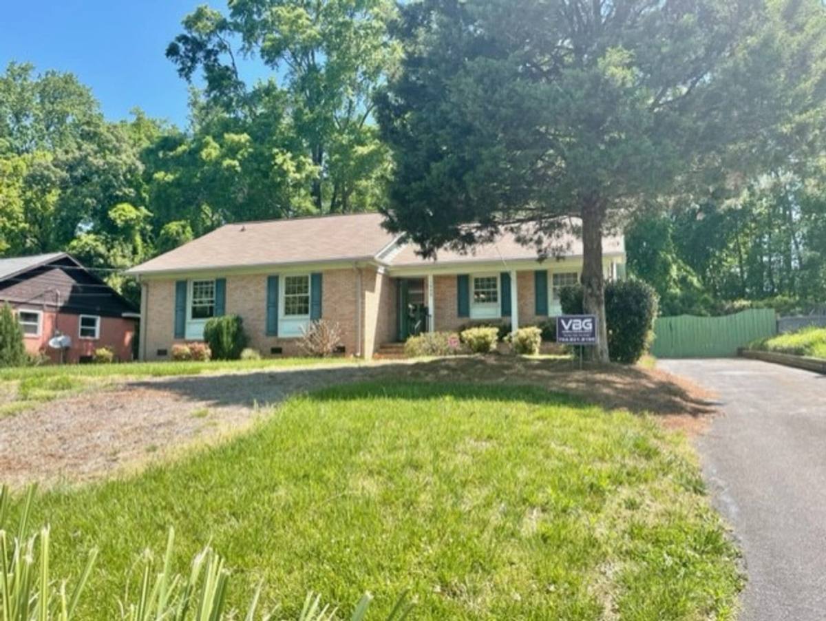 House for rent at 1939 Edgewater Dr, Charlotte, NC 28210