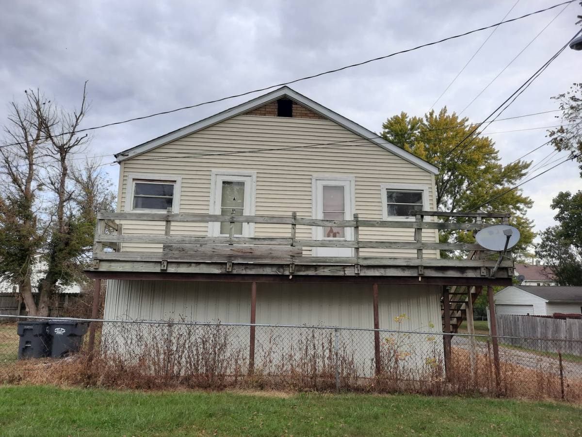 Apartment for rent at 2112 Lafayette St, Anderson, IN 46012