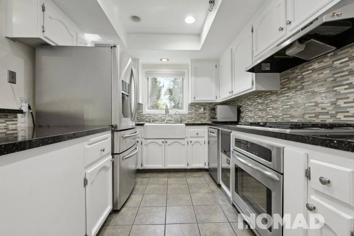 Apartment for rent at 5527 Columbus Ave, Van Nuys, CA 91411