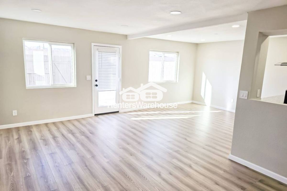 Townhouse for rent at 421 E Hidalgo Ave, Phoenix, AZ 85040