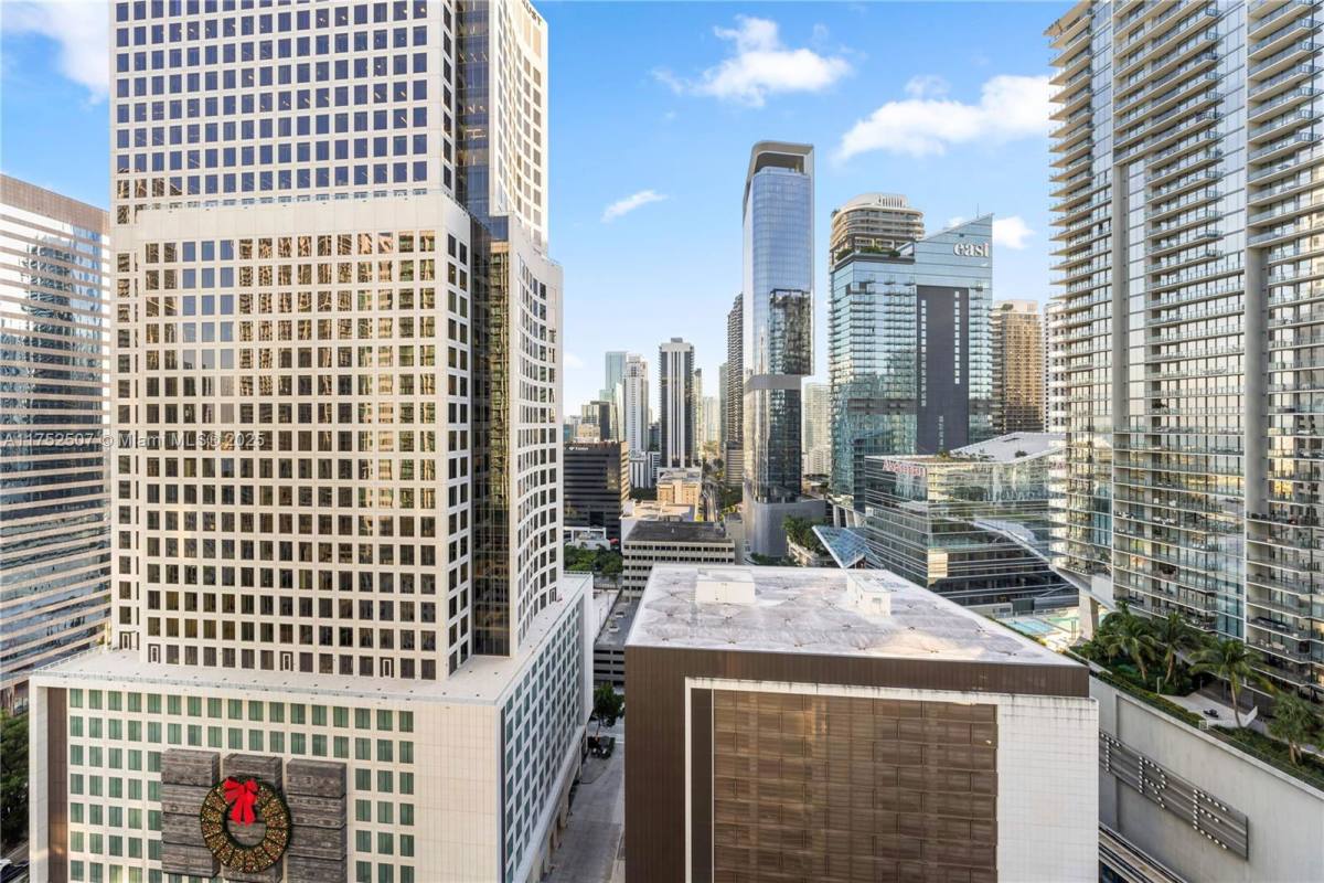 Apartment for rent at 55 SE 6th St, Miami, FL 33131