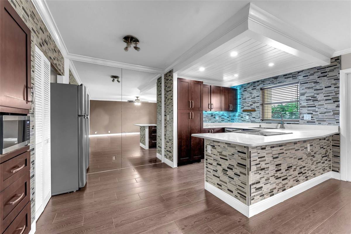 Apartment for rent at 2402 NE 10th St, Pompano Beach, FL 33062